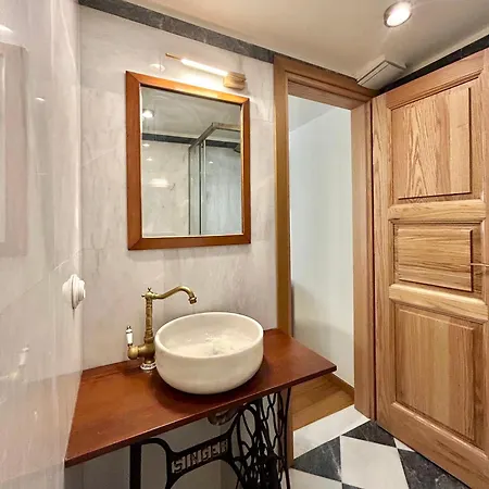 Chez Belle Helene Apartment